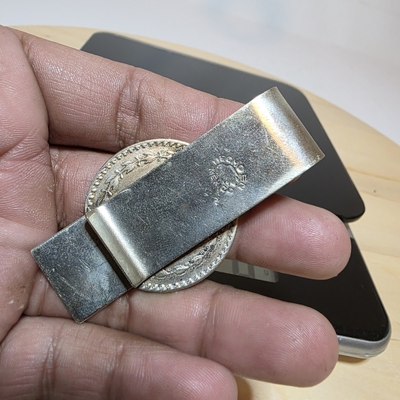 Vintage 1960 Un Peso Tepalcate Taxco Mexico 10% Silver Coin Money Clip Artisan - Picture 6 of 9